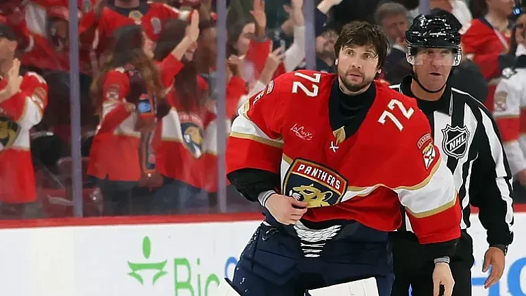 Экс-тренер Сборной России Плющев хочет поддержать Бобровского после драки в НХЛ