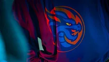 Недопуск фанатов «Шанхая» на игру со СКА вызвал скандал в КХЛ