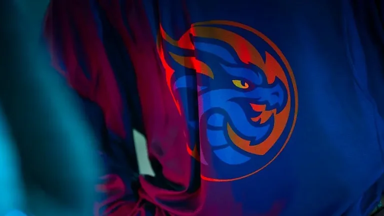 Недопуск фанатов «Шанхая» на игру со СКА вызвал скандал в КХЛ