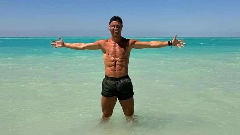 Роналду купил две виллы на острове в Красном море