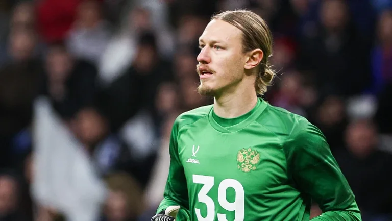 Сафонов и Бакаев не тренируются в общей группе сборной России