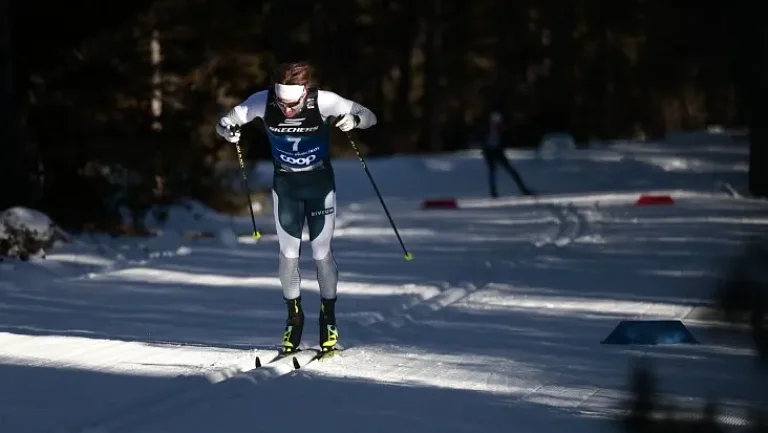 Российский лыжник Коростелёв финишировал четвёртым в скиатлоне на ОИ