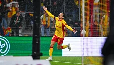 «Ланс» подарил Оливье Летангу майку с фамилией Товена перед дерби