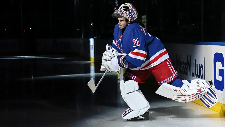 Тренер «Рейнджерс» о травме Шестёркина: Это элитный вратарь, его сложно заменить