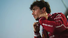 Шарль Леклер показал особый шлем к 150-му Гран-при за «Феррари»