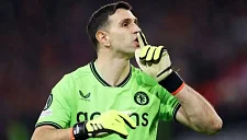 Эмилиано Мартинес пропустил матч с «Кристал Пэлас» из-за слухов о его уходе