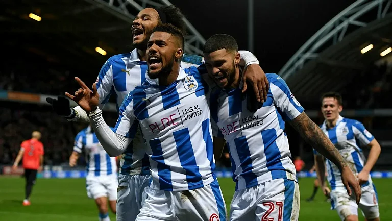 «Хаддерсфилд» побеждает «Лестер» в серии пенальти