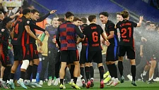 «Барселона» встречает «Вильярреал» на фоне чемпионской церемонии