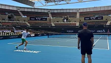 Даниил Медведев провёл первую тренировку на кортах ATP-250 в Брисбене
