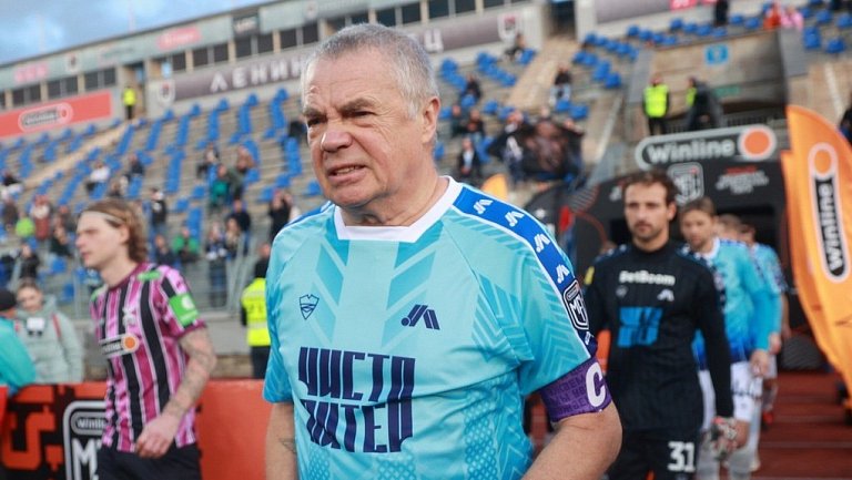 Медведев может сыграть за «Амкал» против команды Михаила Литвина