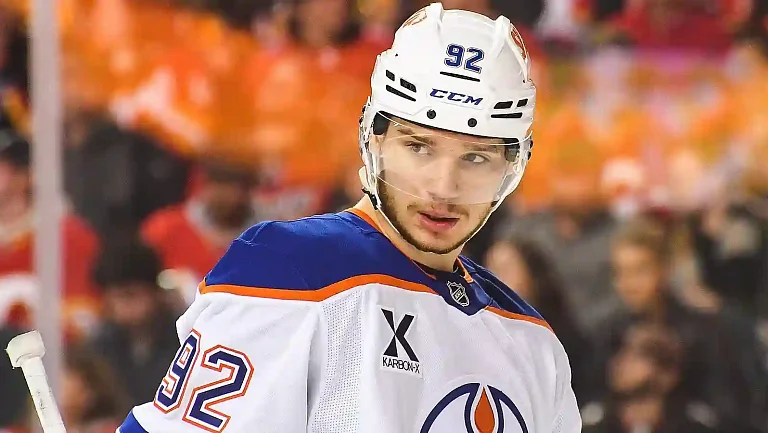 Подколзин против Кребса: россиянин победил в кулачном бою на льду НХЛ