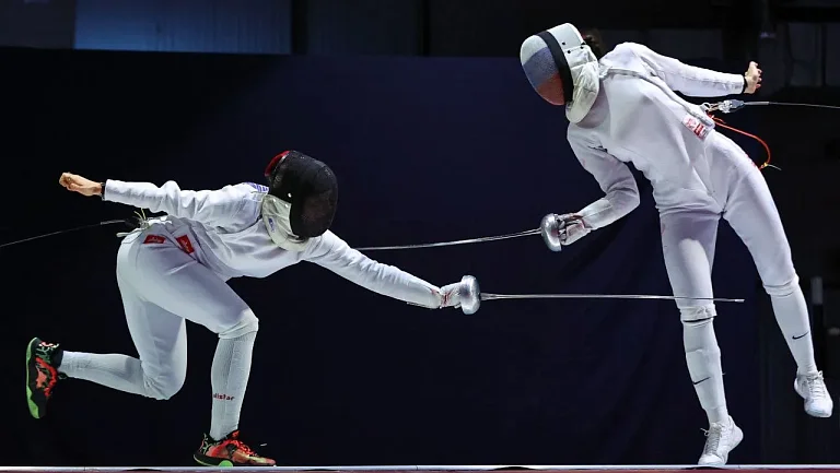 FIE допустила российских юниоров до соревнований с флагом и гимном