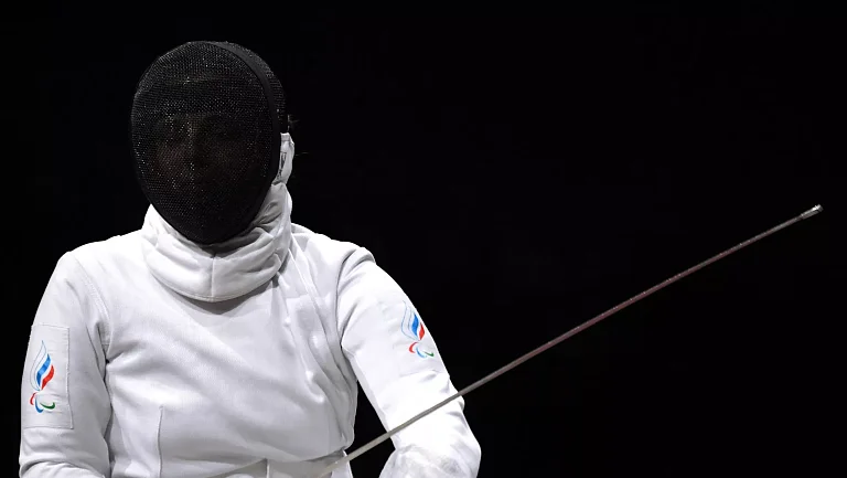 FIE объявила о снятии ограничений и допуске российских юниоров с флагом и гимном