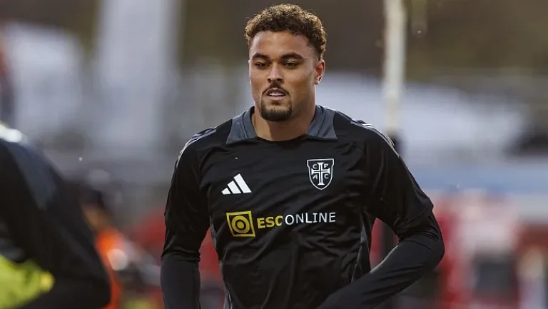 «Лион» хочет подписать Рубена Клюйверта за €3 млн