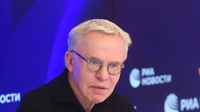 Вячеслав Фетисов призвал вернуть продажу пива на стадионы