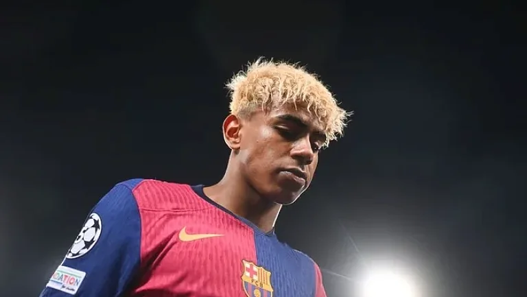 «Барселона» может надолго потерять Ламина Ямаля из-за травмы