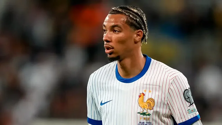 Экитике дебютировал за сборную Франции в победном матче с Украиной