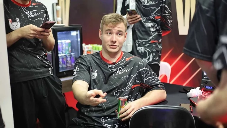 Defender установил личный рекорд в жиме лёжа