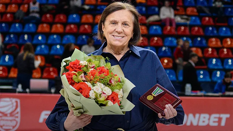 Мать Александра Овечкина получила награду за вклад в олимпийское движение