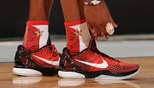 Кобе снова в тренде: 136 игроков НБА выбрали его кроссовки