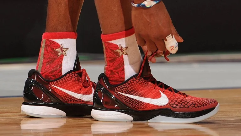 Кобе снова в тренде: 136 игроков НБА выбрали его кроссовки