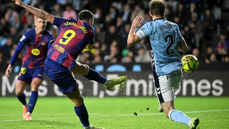 Роберт Левандовски оформил хет-трик за «Барсу» в матче Ла Лиги с «Сельтой»
