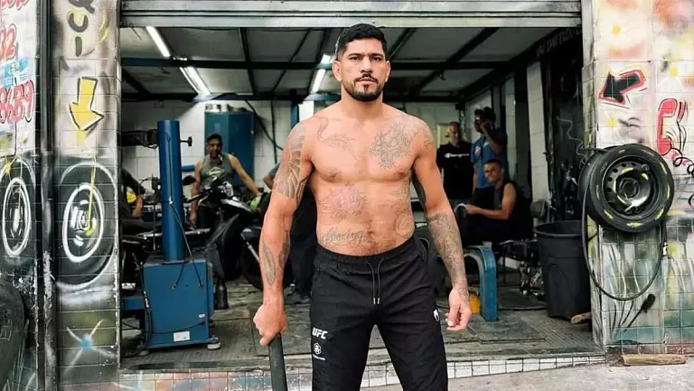 Перейра указал следующего соперника в UFC, показав загадочное видео с покрышкой