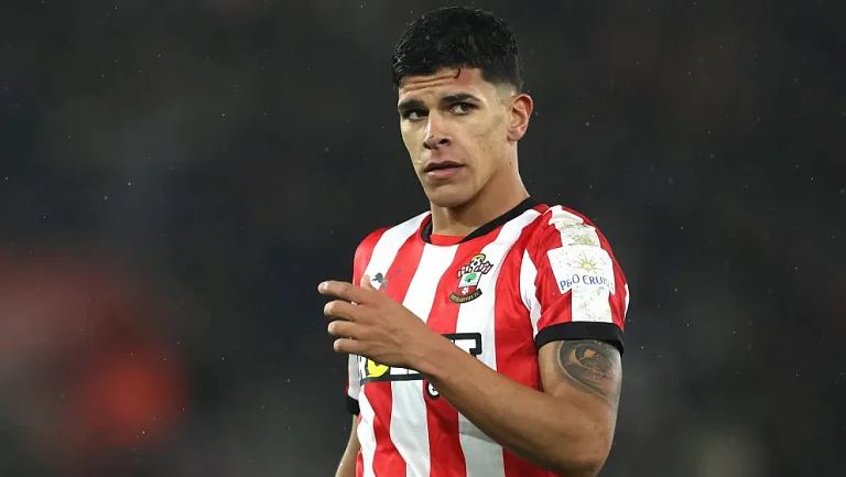 Английские клубы заинтересованы в трансфере Фернандеша