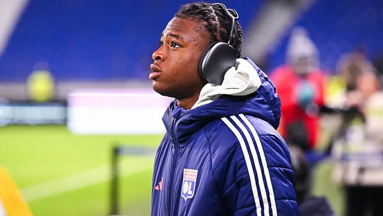 Молебе забивает дважды за юношескую сборную Франции