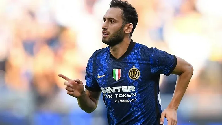 Фабрицио Романо: Хакан Чалханоглу закрыл дверь для турецких клубов