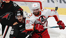 «Автомобилист» обыграл «Авангард» в матче КХЛ в Омске