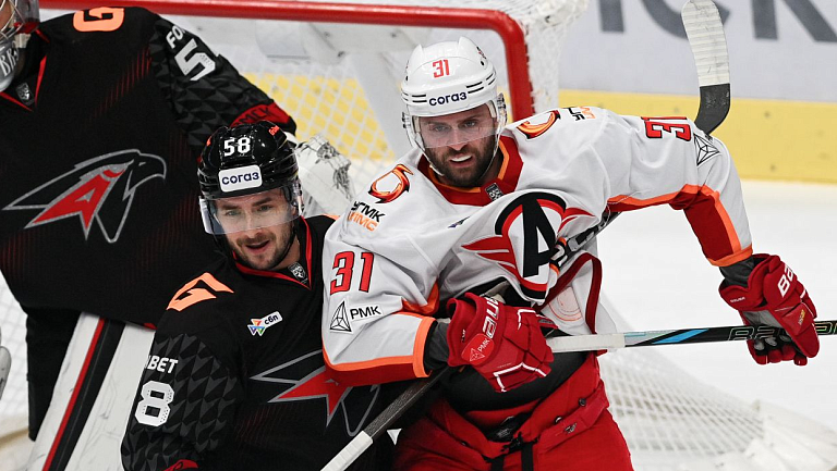 «Автомобилист» обыграл «Авангард» в матче КХЛ в Омске