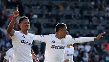 Астон Вилла удержала победу вдесятером и приблизилась к Сити