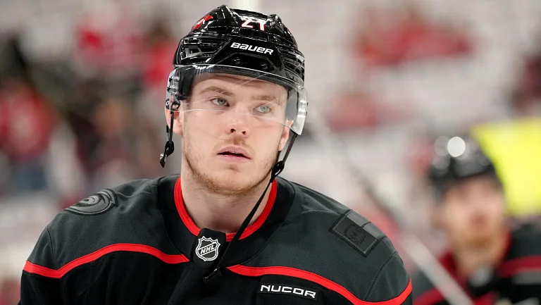 В «Каролине» хотят оценить прогресс российского защитника Никишина