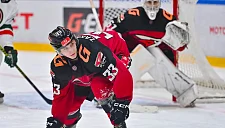 «Авангард» расторг контракт с защитником Николаем Захаровым
