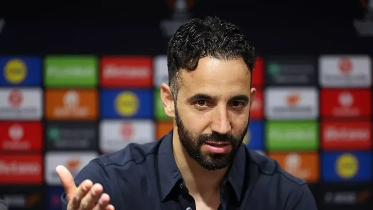 МЮ сможет подписать опорника и вратаря летом