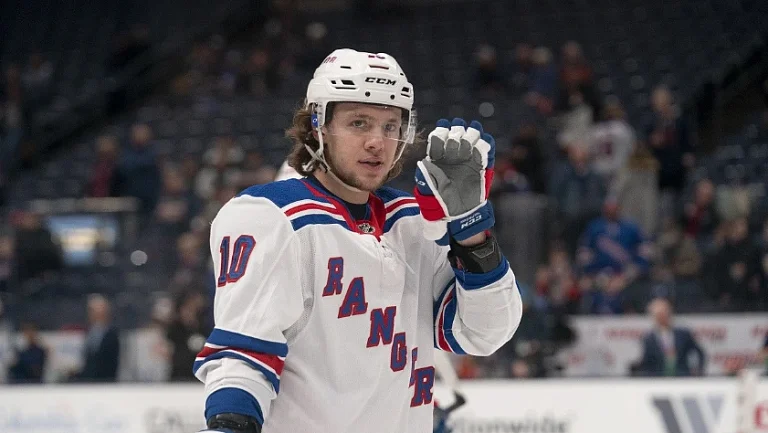 Артемий Панарин признан второй звездой дня в НХЛ