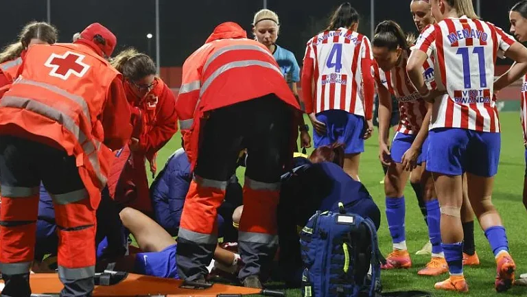 Футболистка «Атлетико» была госпитализирована после удара коленом в голову