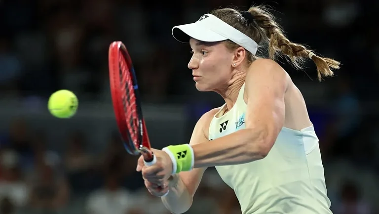 Рыбакина оформила уверенную победу над Мертенс и вышла в 1/4 финала AO‑2026