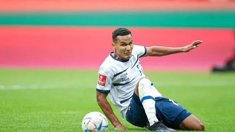 «Балтика» расторгла контракты с двумя футболистами