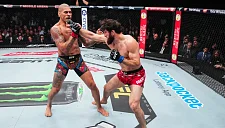 Алекс Перейра вернул чемпионский пояс UFC, нокаутировав Анкалаева