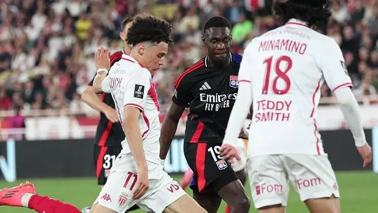 «Монако» пробивается в Лигу чемпионов после победы над «Лионом»