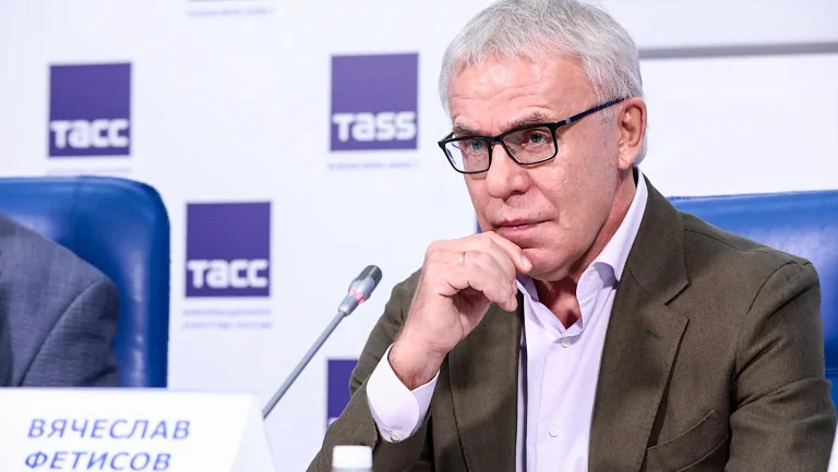 Фетисов потребовал вернуть России флаг и гимн перед Олимпиадой