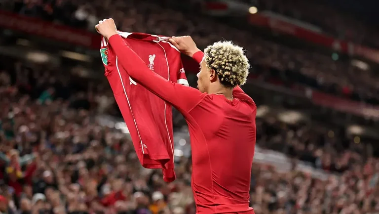 Слот поддержал Экитике после красной карточки в матче с «Саутгемптоном»