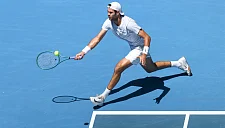 Карен Хачанов победил Михельсена в пяти сетах на Australian Open-2026