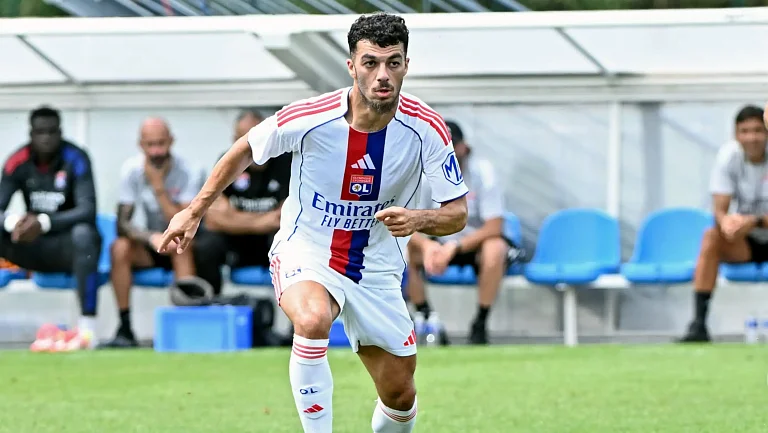 В «Лионе» раскрыли причины ухода Микаутадзе