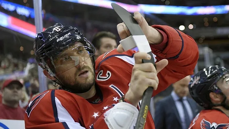 Свищёв объяснил отказ Овечкина от радужной обмотки на клюшку