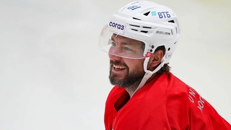 Александр Бурмистров хочет рассказать о предложениях из НХЛ