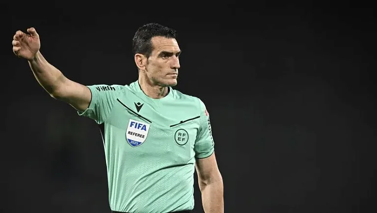 Кто будет судить матч Альавес - Реал Мадрид?