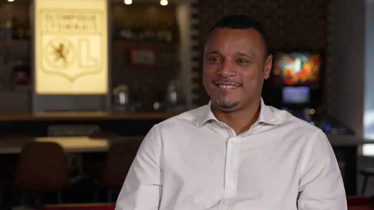 «Нужно быть умнее и креативнее»: директор «Лиона» урезал зарплаты на 50%
